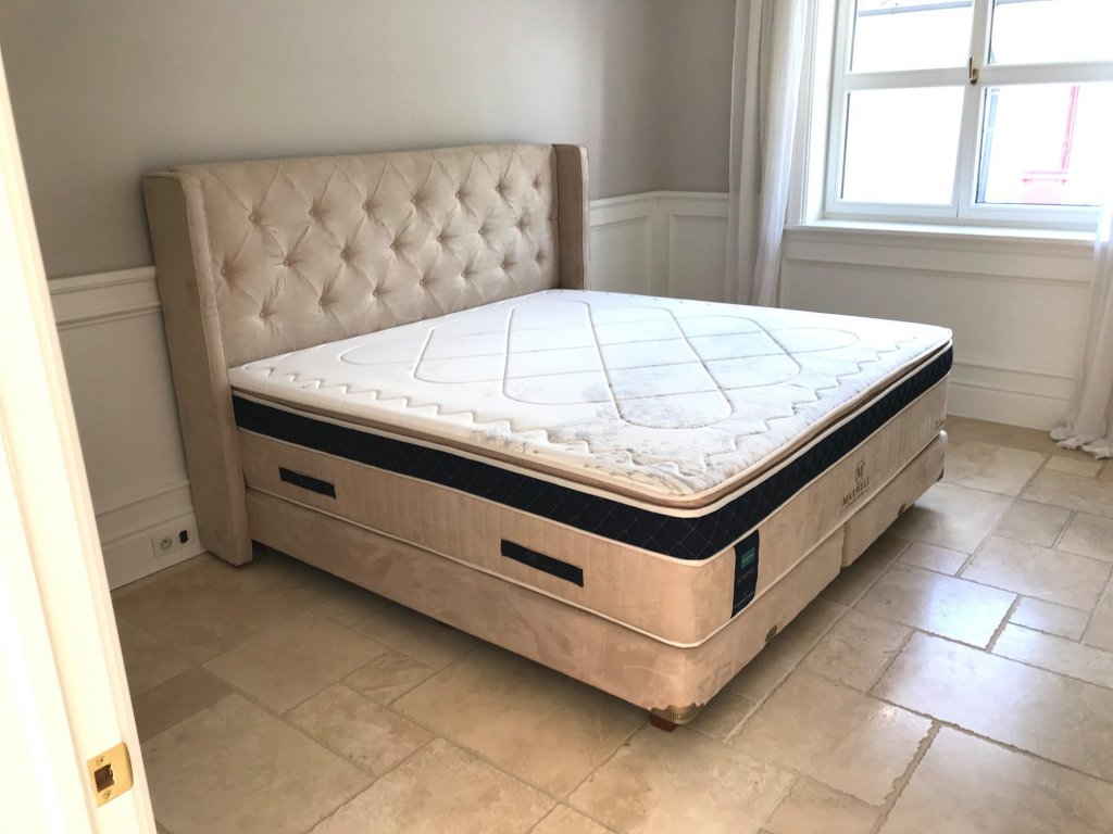 Luxusní vysoká postel Rochester 200 x 200