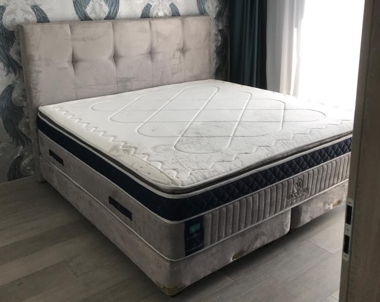 Luxusní vysoká postel Rochester 200 x 200
